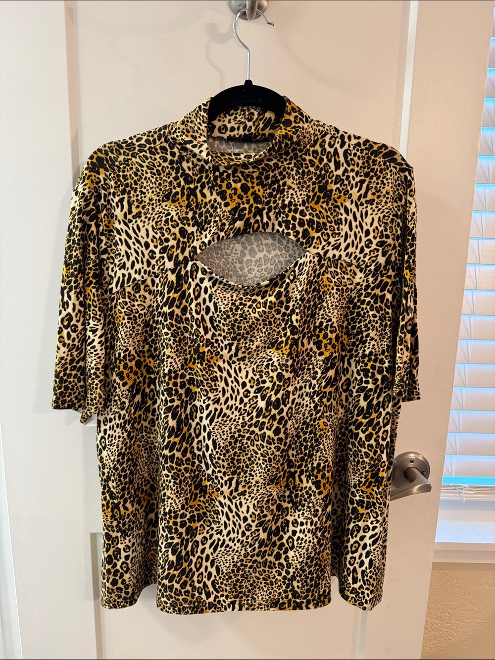DG2 Diane Gilman Leopard Print Mock Neck Keyhole‎ Top Plus Size 2X Mob Wife Club